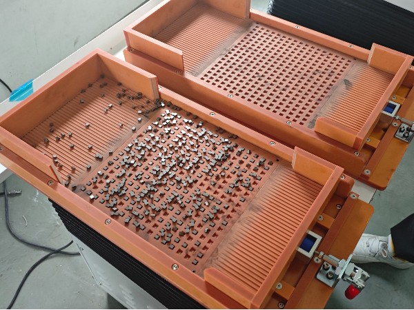 工業搖盤機多少錢一臺？東莞唯思特廠家為您詳解零件搖盤機價格因素