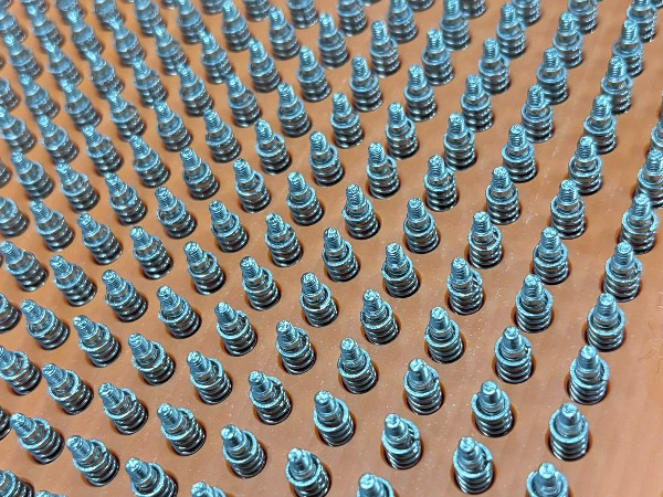 從散料到矩陣：帶墊圈/彈簧組合螺絲全自動組裝排列技術全解析