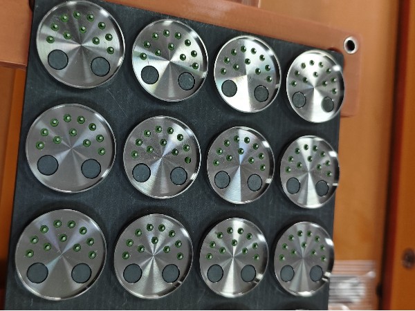 小玻珠與細引線，航天零件的“自動舞步”——看唯思特整列機如何精密“排列”燒結前奏