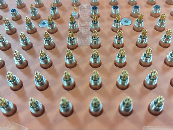 哪些因素會影響自動整列機的整列效率和精度？