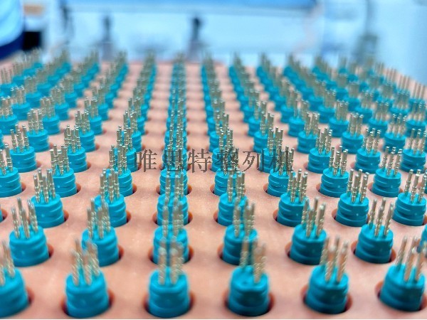 專為 3C 電子打造：唯思特整列機(jī)高效解決微型連接器、精密手機(jī)卡托排序挑戰(zhàn)