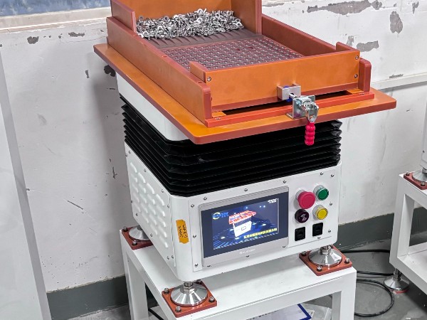 破解噴涂治具精準上料難題：唯思特整列機在汽車零部件行業的創新應用實錄