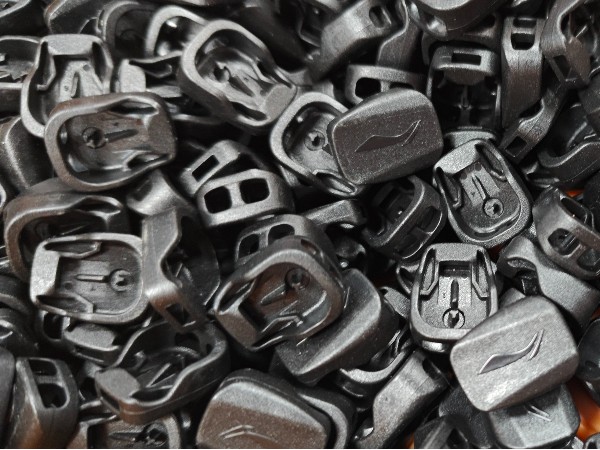 服飾輔料小零件排列太頭疼？唯思特整列機(jī)一鍵搞定彈簧、紐扣自動(dòng)化排列！