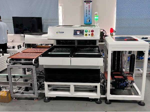 （紐扣）噴涂行業零件擺盤翻板自動化-應用案例