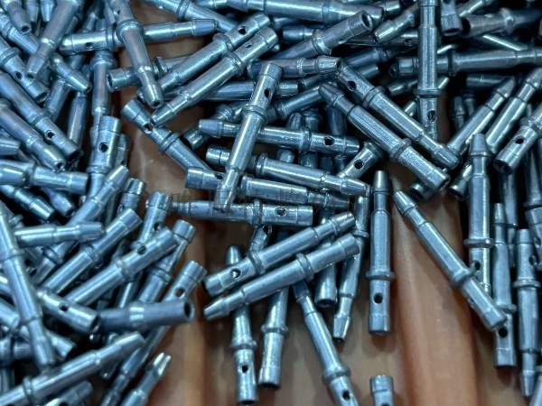 打火機氣閥針 / 出氣針自動化擺盤：唯思特整列機破解行業裝配痛點